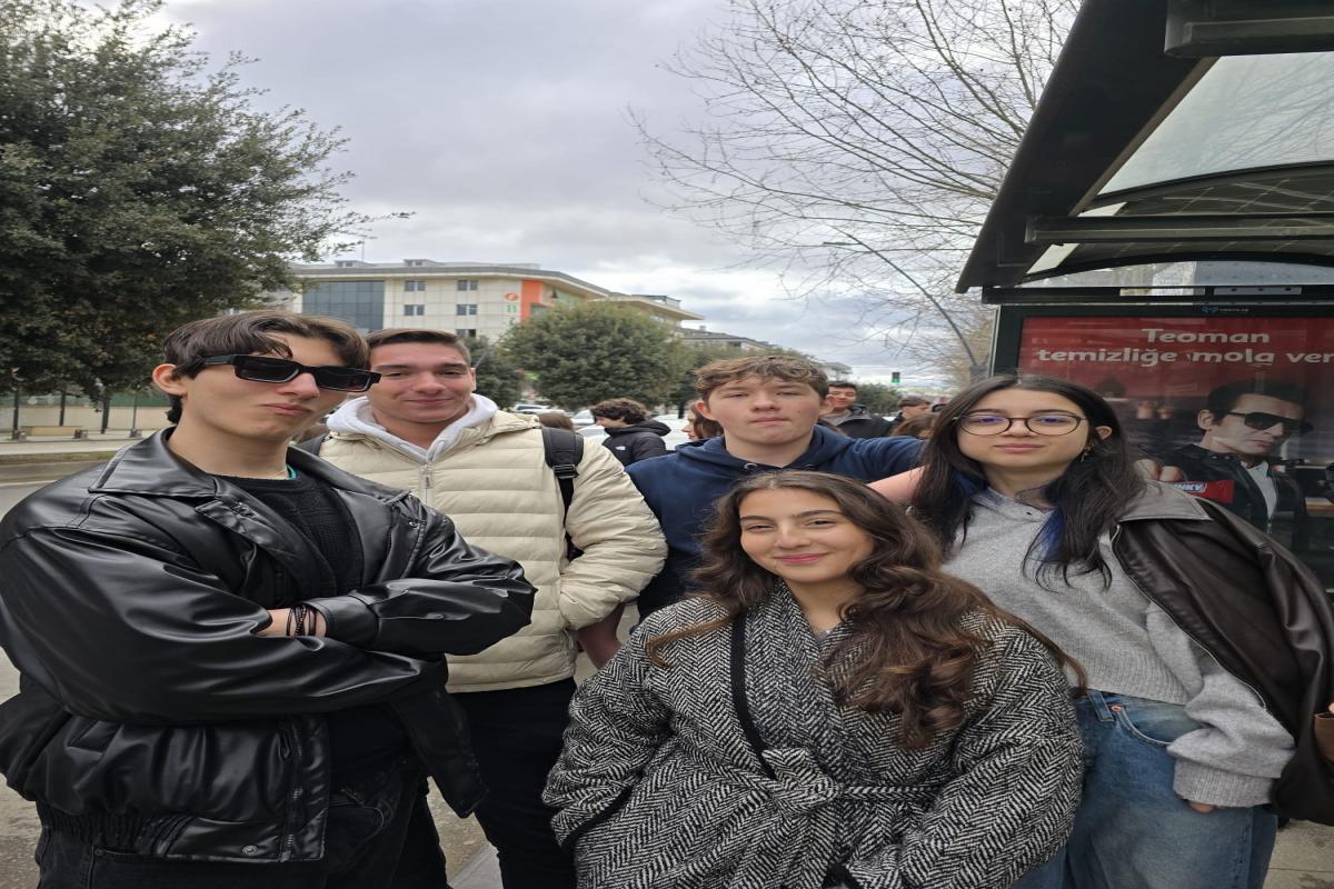 &Ouml;zel &Uuml;sk&uuml;dar Birey Anadolu Lisesi