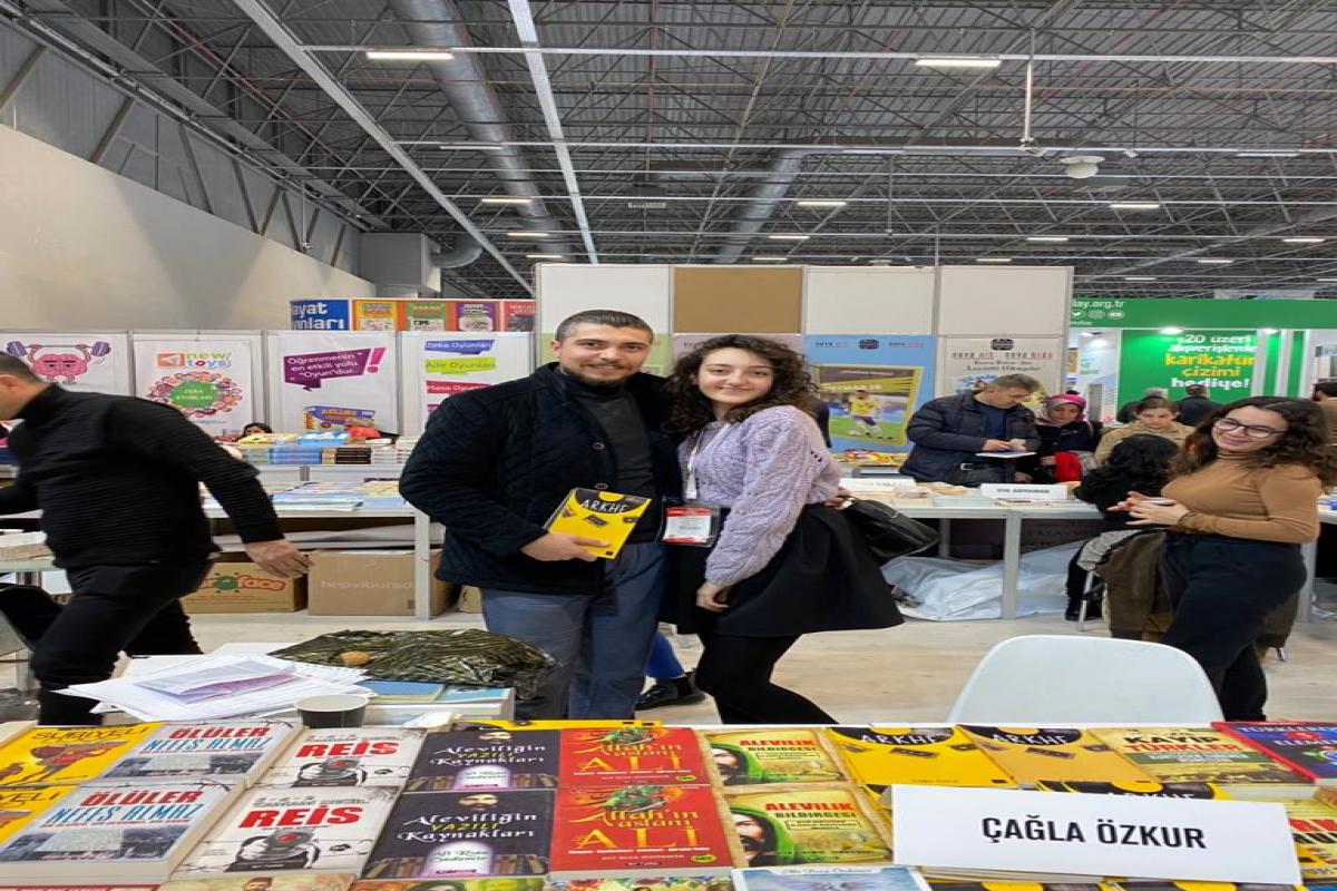ÖĞRENCİMİZİN KİTAP FUARINDA  İMZA GÜNÜ