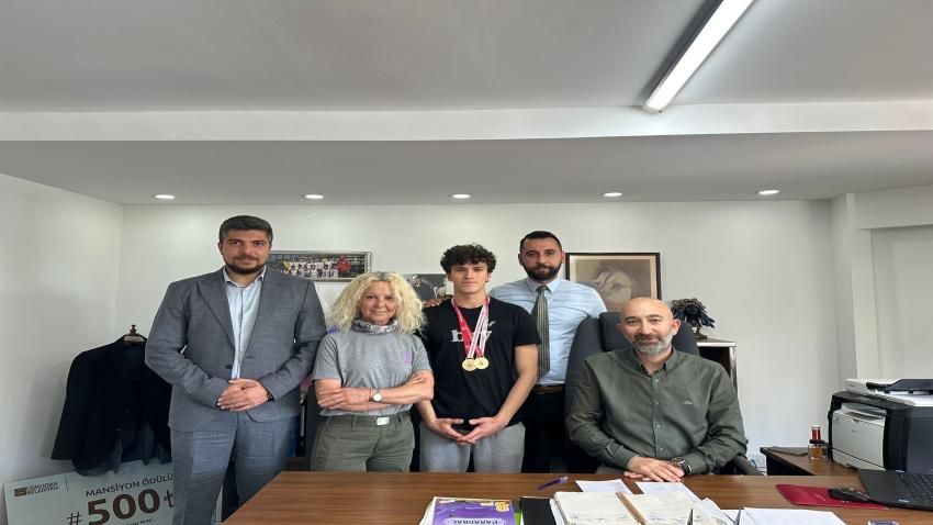 YÜZMEDE ALTIN MADALYA